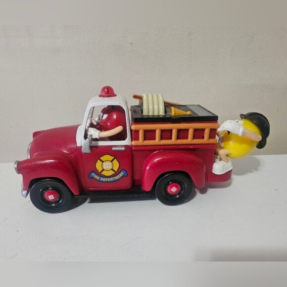 M   M Fire Truck Candy Dispenser 11   Toy 2006 Limited Edition - Picture 2 of 7